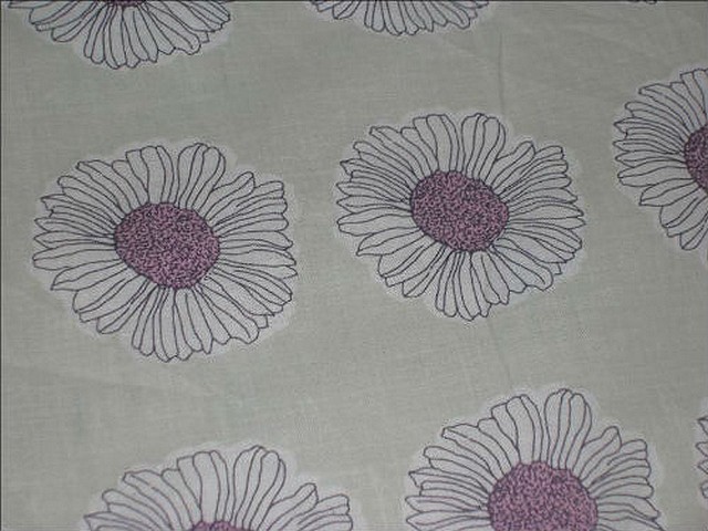 Coton fond beurre paquerettes coeur lilas 2