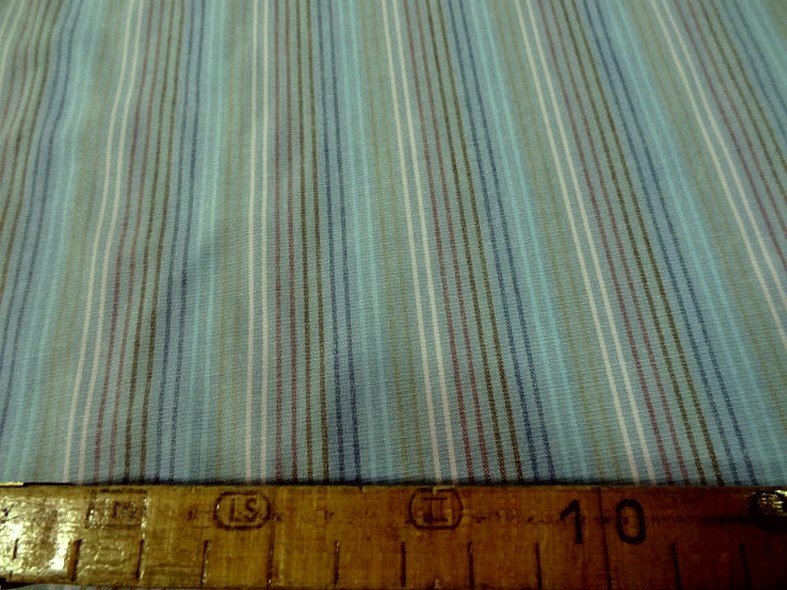 Coton fond gris bleute a fines rayures 2 1