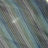 Coton fond gris bleute a fines rayures 2