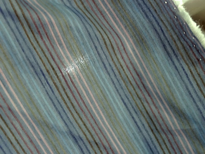 Coton fond gris bleute a fines rayures 2