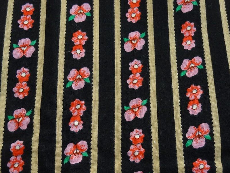 Coton fond noir motif fleuri rose vintage 6