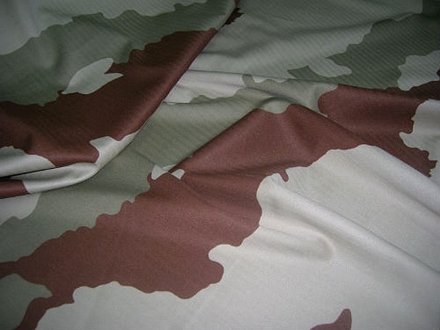Coton imprime camouflage grands motifs kaki 1 
