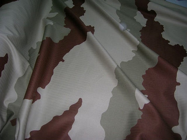 Coton imprime camouflage grands motifs kaki 2 