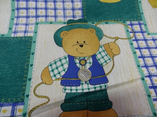 Coton imprimé ourson shérif blanc bleu vert 3