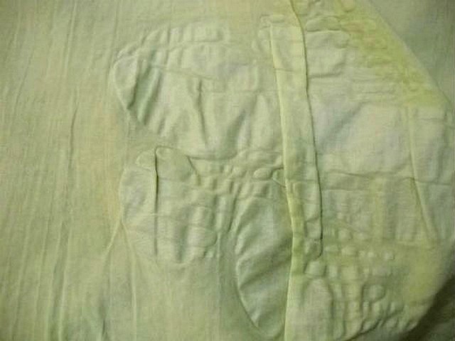 Coton jaune paille motif fleur gaufree 1
