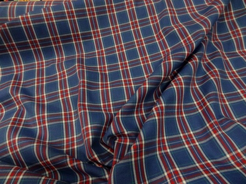 Coton leger fond bleu saphir a carreaux madras 1