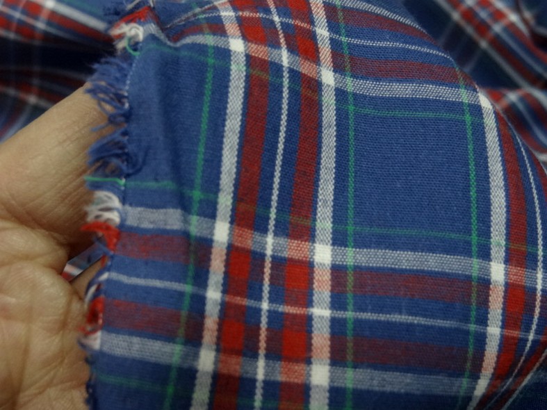 Coton leger fond bleu saphir a carreaux madras 4
