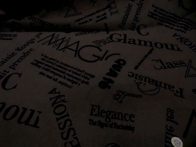 Coton lycra chocolat a motif floque noir 2