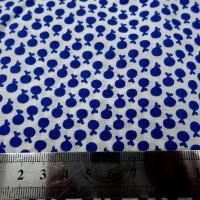 Coton melange blanc casse motif mini pommes bleu outremer 6
