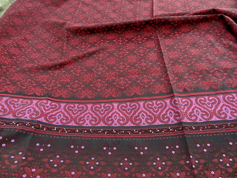 Coton motifs tisses noir fuchsia rouge a sequins 1
