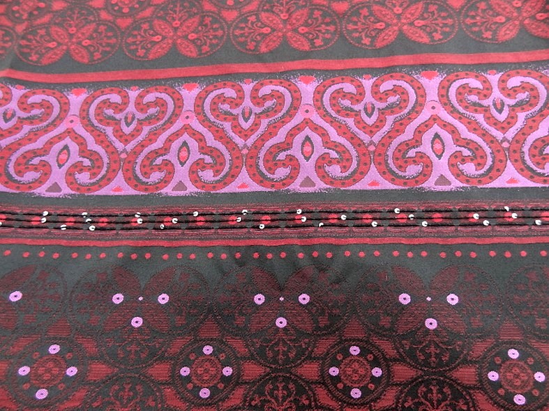 Coton motifs tisses noir fuchsia rouge a sequins 2