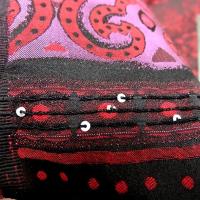 Coton motifs tisses noir fuchsia rouge a sequins 6 