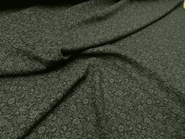 Coton polyester fond kaki fleurs mastic 2