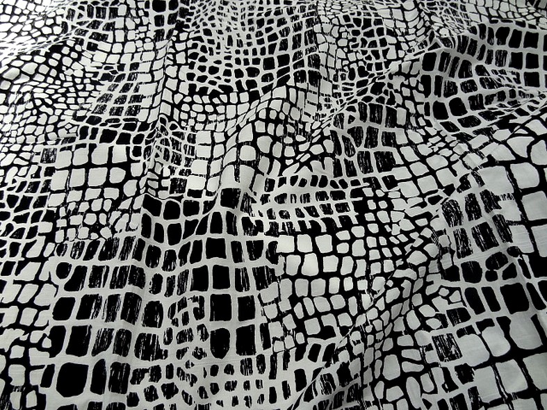 Coton polyester motif ecailles blanc noir 1