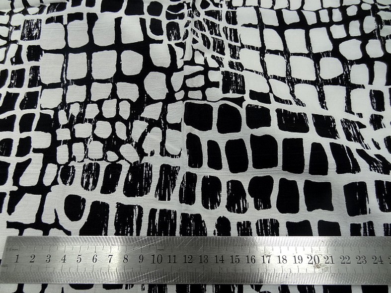 Coton polyester motif ecailles blanc noir 2