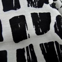 Coton polyester motif ecailles blanc noir 3