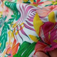 Coton polynesien fond blanc motif vert et rose 4