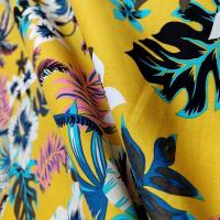Coton polynesien fond moutarde motif rose et bleu 4 