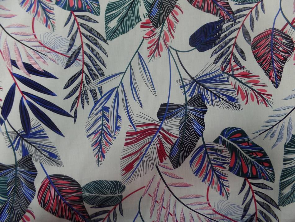 Coton popeline blanc cassé imprimé  ton bleu,noir et rouge