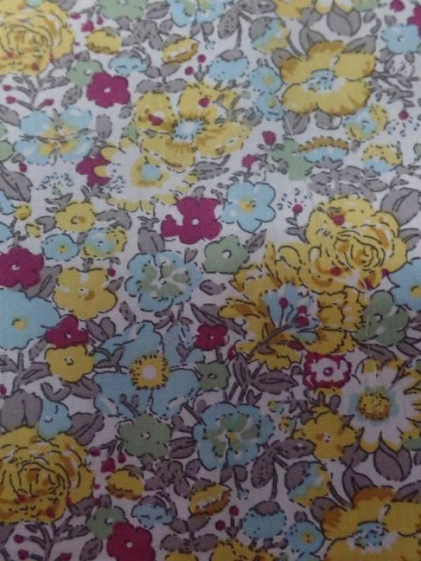 Coton popeline blanche imprime style liberty fleurs bleu gris bordeaux et jaune