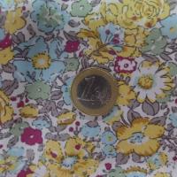 coton popeline blanche imprimé style liberty fleurs bleu ,gris ,bordeaux et jaune