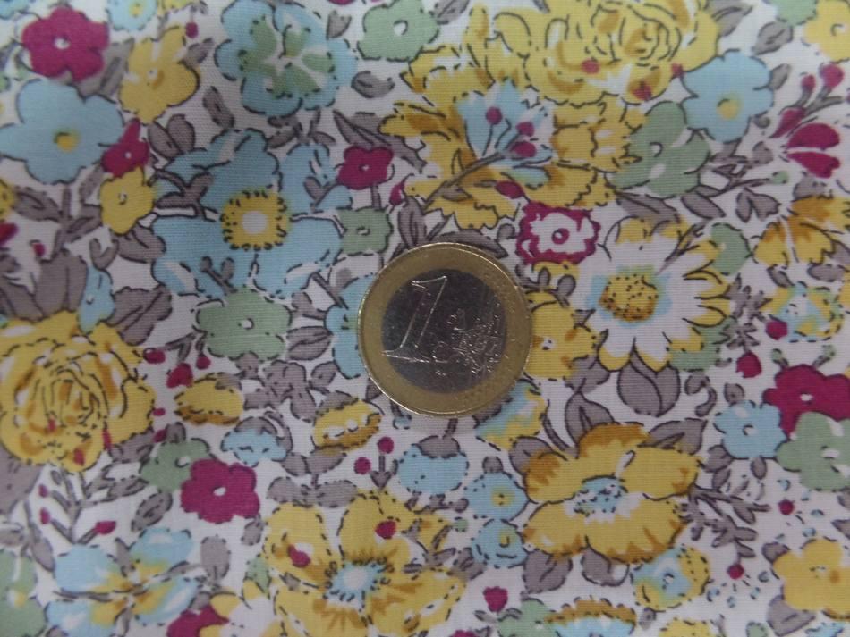 coton popeline blanche imprimé style liberty fleurs bleu ,gris ,bordeaux et jaune