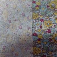 coton popeline blanche imprimé style liberty fleurs bleu ,gris ,bordeaux et jaune