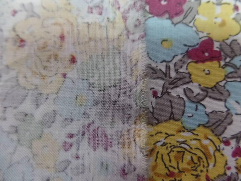 tissu coton popeline blanche imprimé style liberty fleurs bleu ,gris ,bordeaux et jaune