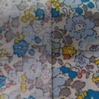 coton popeline blanche imprimé style liberty fleurs bleu ,gris et jaune