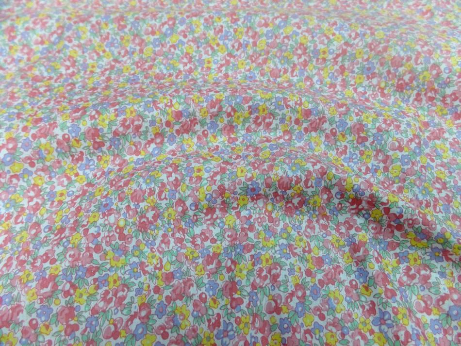 coton popeline blanche imprimé style liberty petite fleurs rose,jaune,bleu