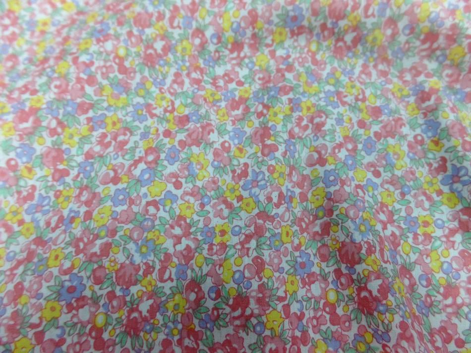 tissu coton popeline blanche imprimé style liberty petite fleurs rose,jaune,bleu