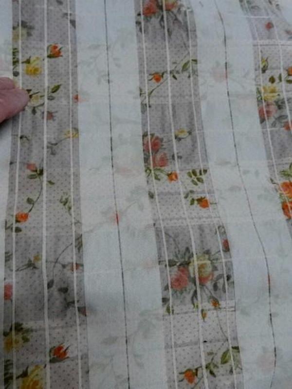 Coton satine a carreaux minuscules pois et fleurs 8 