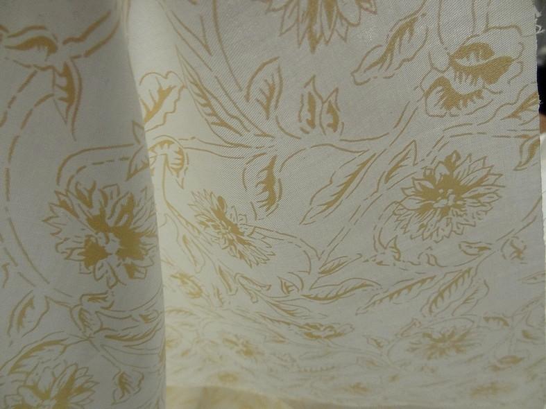Coton serge mercerise blanc casse motif fleurs paille 4 