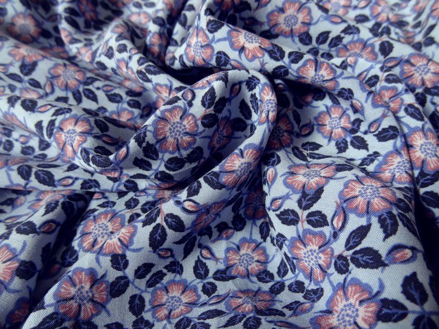 Coton viscose fleuri teintes bleuet et rose indien 4