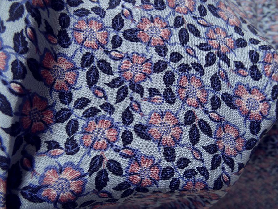 Coton viscose fleuri teintes bleuet et rose indien