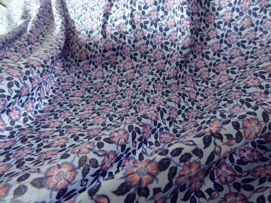 Coton viscose fleuri teintes bleuet et rose indien 8