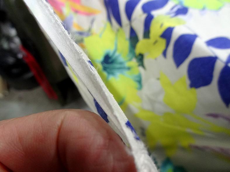 Coton viscose fleurs d hibiscus teinte fluo 3