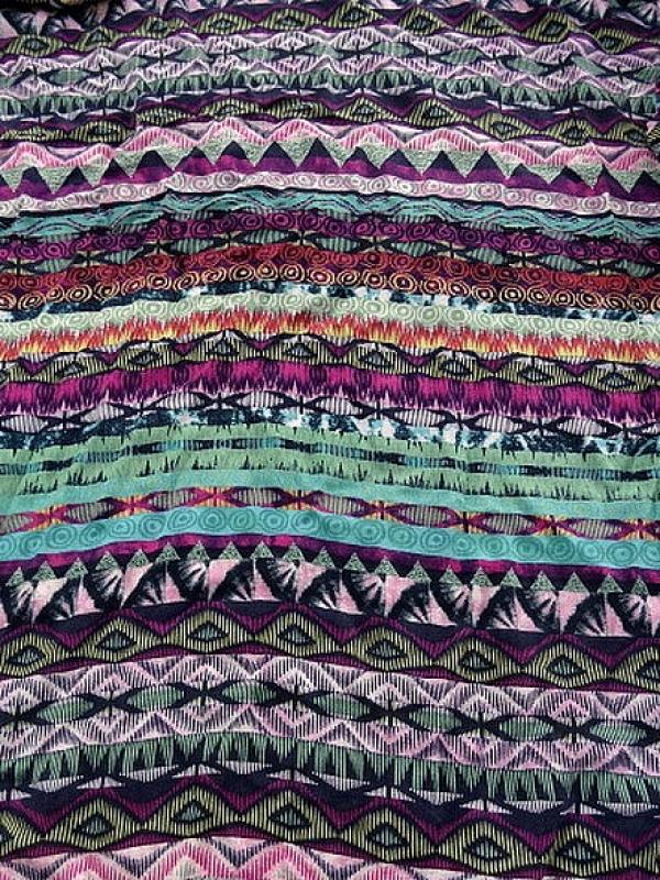 Coton viscose frises ethniques coloris turquoise et fuchsia 1 