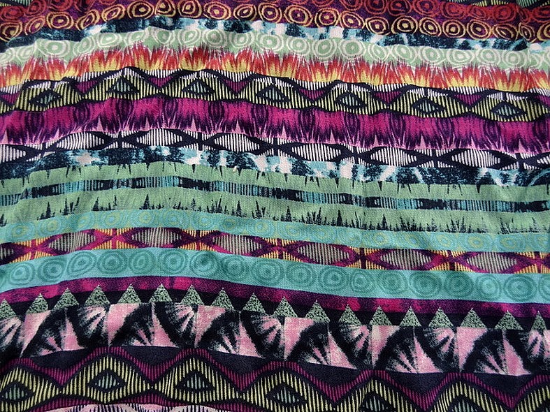 Coton viscose frises ethniques coloris turquoise et fuchsia 2