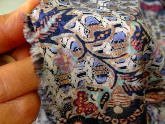 Coton viscose imprimé tons mauves bleuet 4