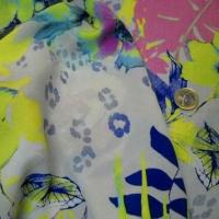 Coton viscose motif hibiscus fluo 
