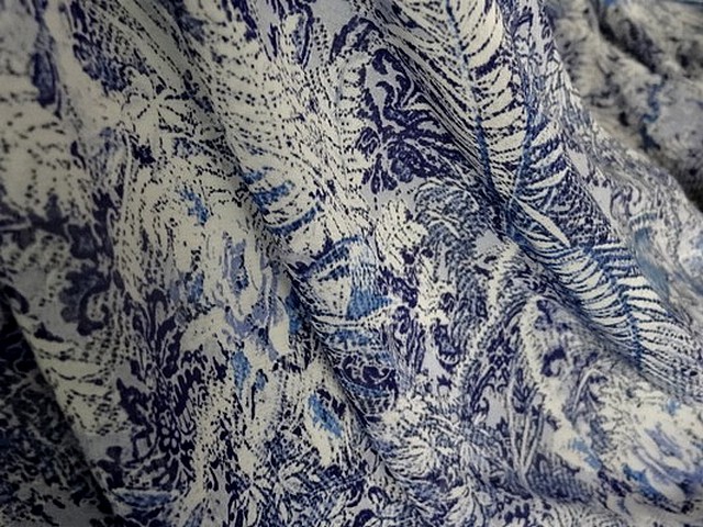 Coton viscose motif papillon bleu blanc 3