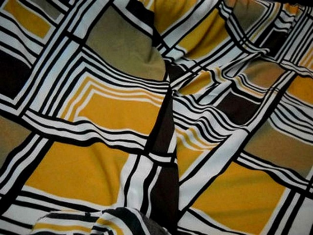 Coton viscose motifs carreaux vintage blanc noir ocre 2