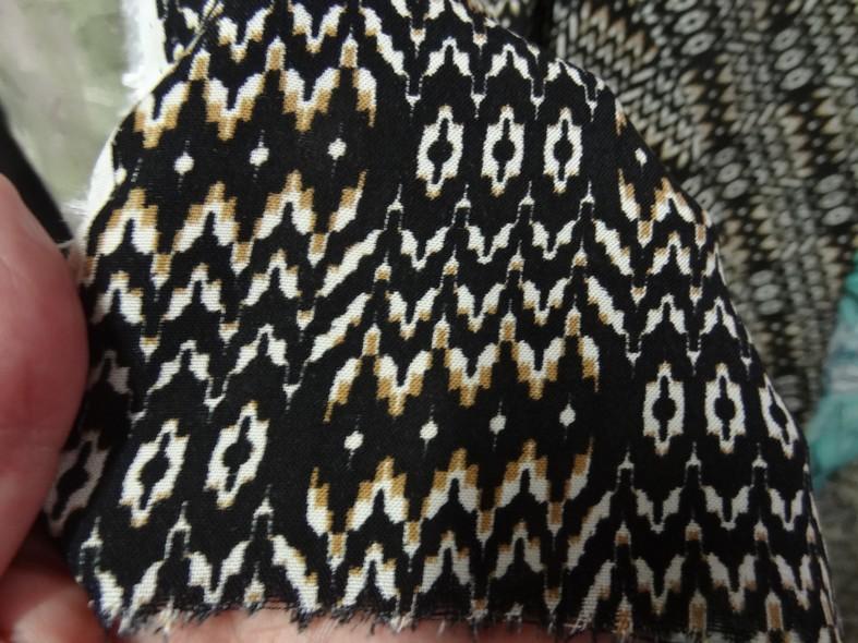 Coton viscose noir motif zigzag ethnique 1