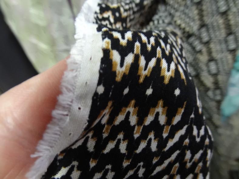 Coton viscose noir motif zigzag ethnique 2