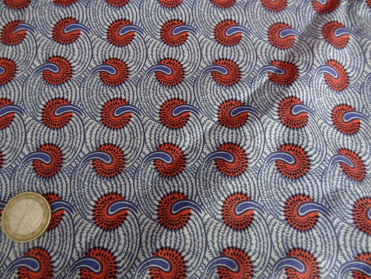 Cotonnade fond blanc motif africain rouge et bleu 02