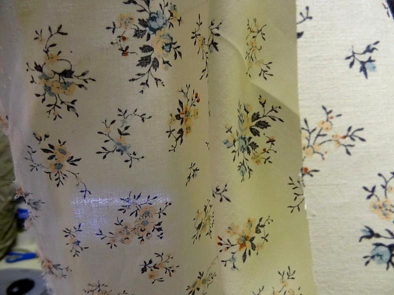 Cotonnade fond creme motif fleuri liberty rose bleu 5