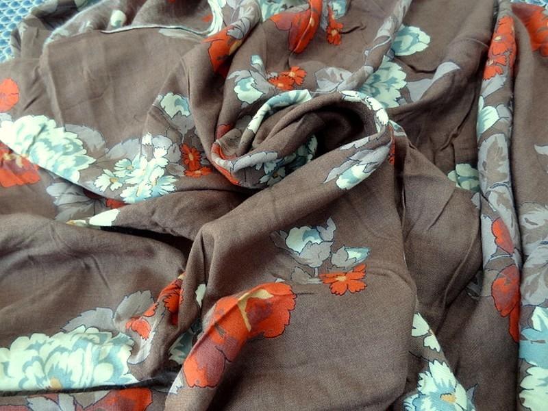 Cotonnade teinte terracotta fleuri 1