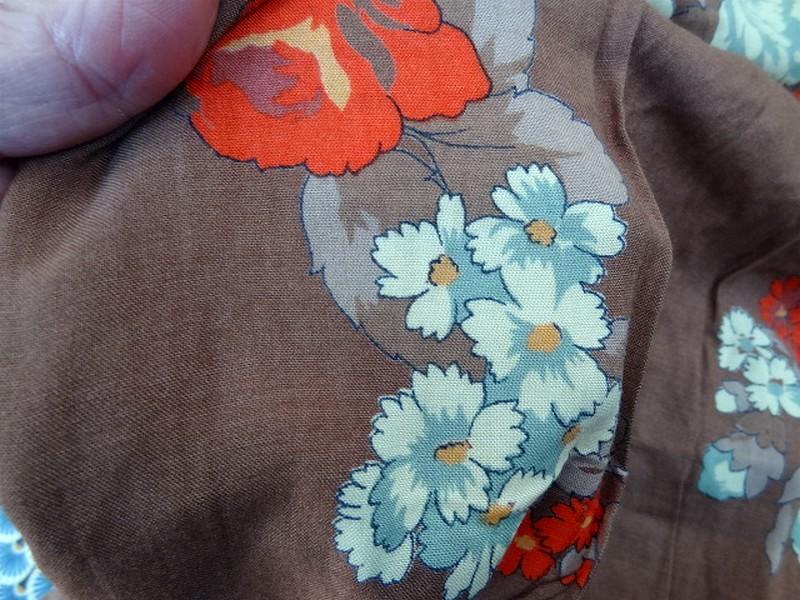 Cotonnade teinte terracotta fleuri 3