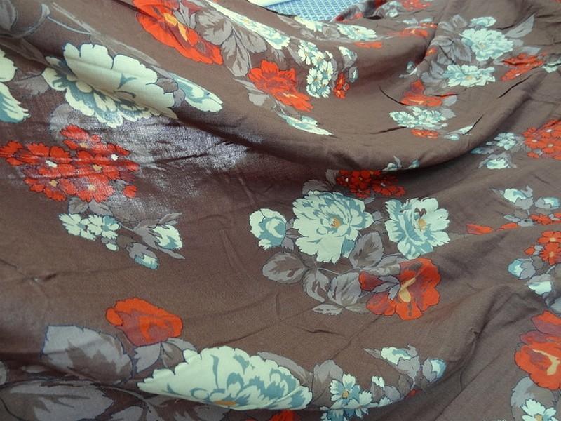 Cotonnade teinte terracotta fleuri 5